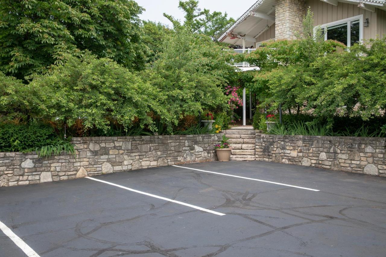 Coachlite Inn Sister Bay Exterior foto